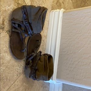 Simply Vera gladiator sandal booties size 8